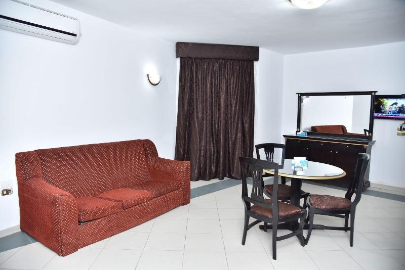 Royal Pyramids Hotel Кайро Екстериор снимка