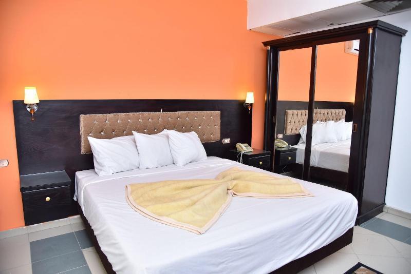 Royal Pyramids Hotel Кайро Екстериор снимка