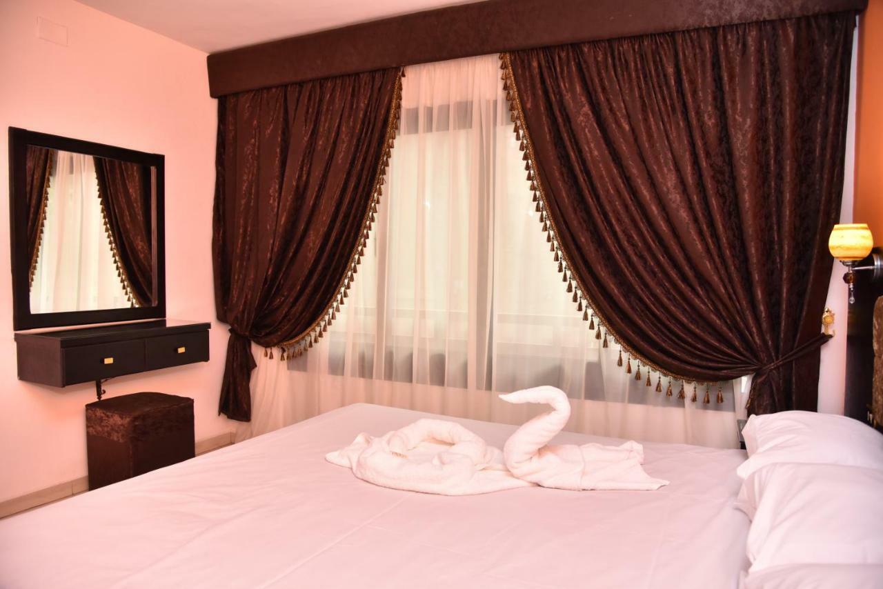 Royal Pyramids Hotel Кайро Екстериор снимка