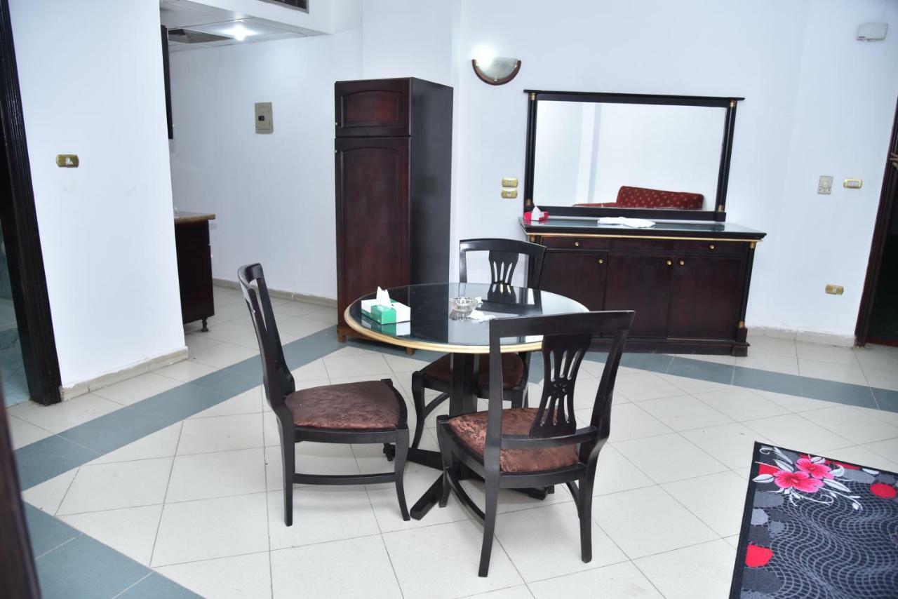 Royal Pyramids Hotel Кайро Екстериор снимка