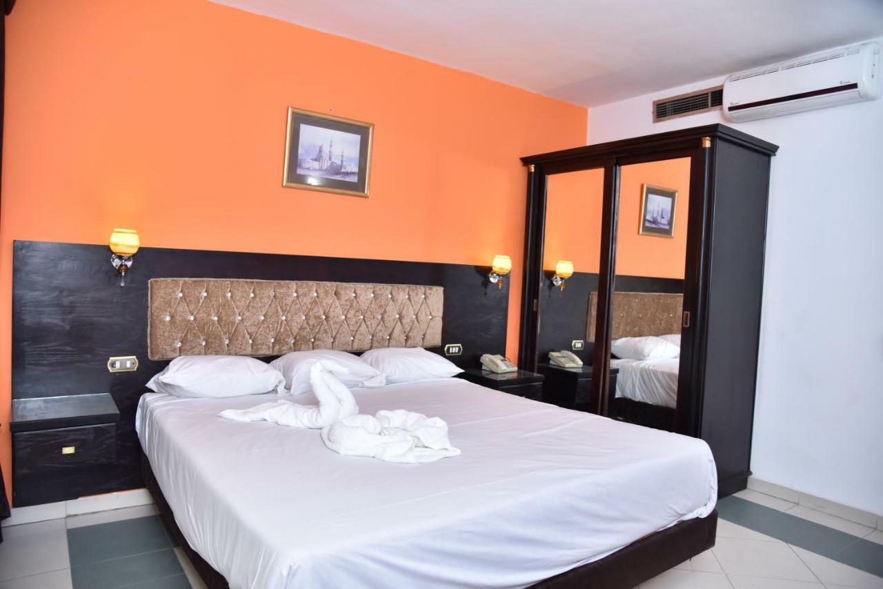 Royal Pyramids Hotel Кайро Екстериор снимка