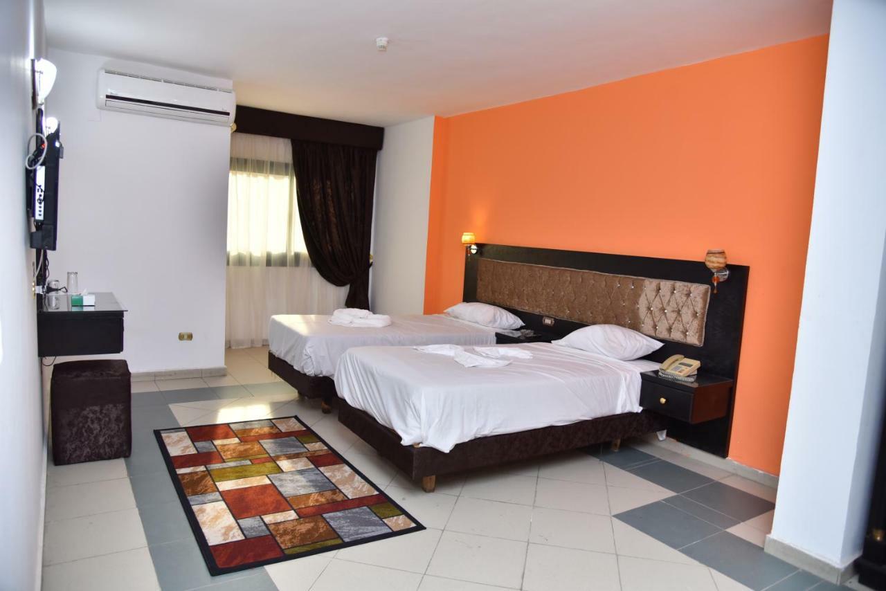 Royal Pyramids Hotel Кайро Екстериор снимка