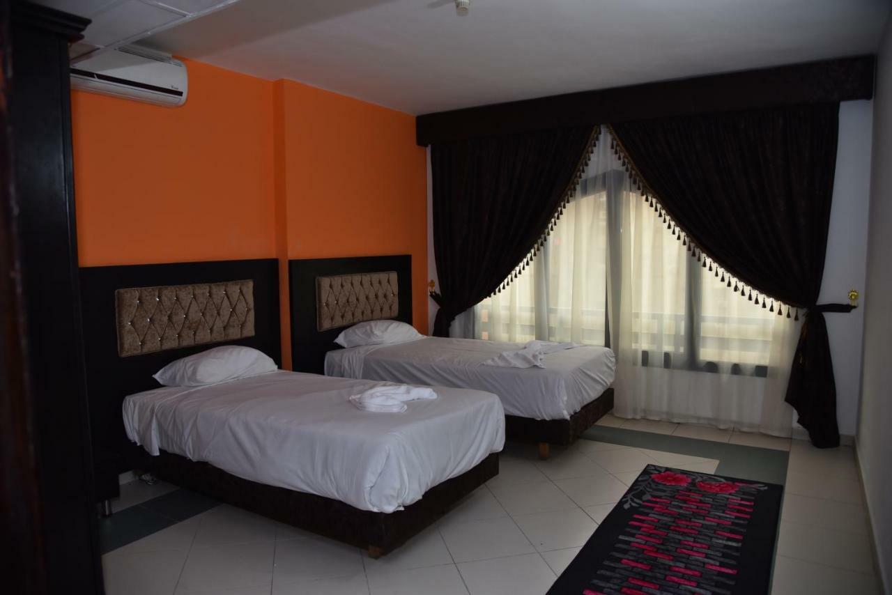 Royal Pyramids Hotel Кайро Екстериор снимка
