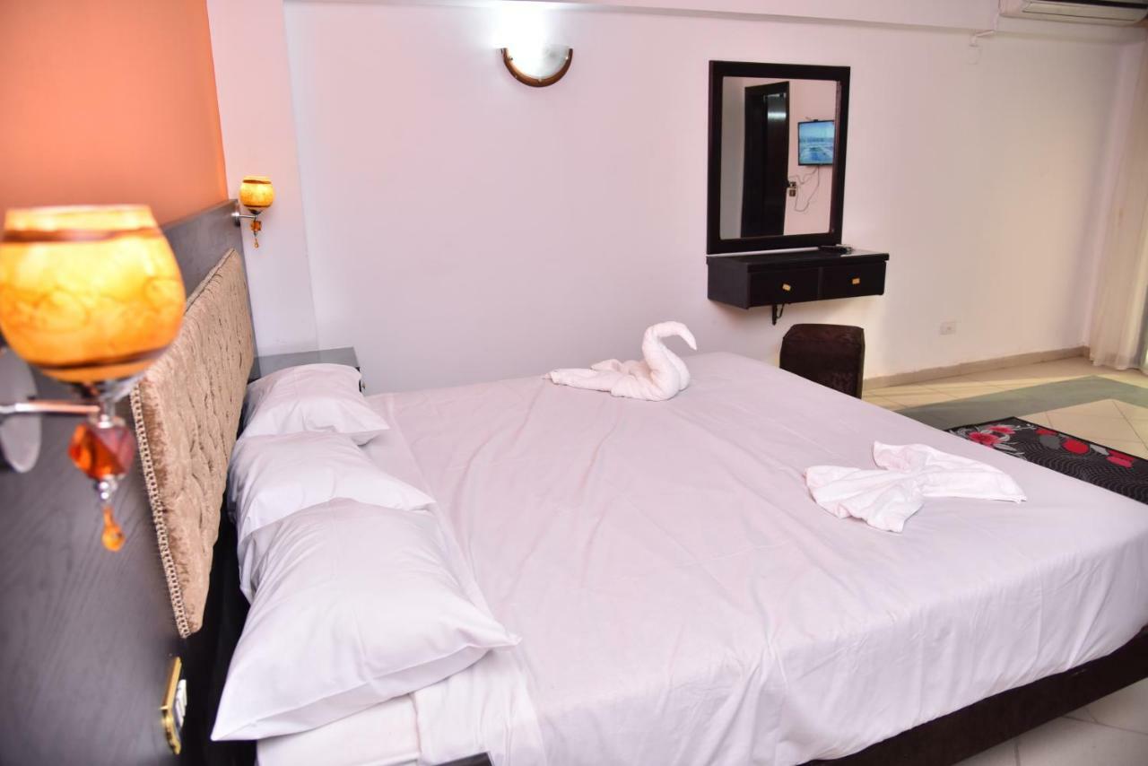 Royal Pyramids Hotel Кайро Екстериор снимка