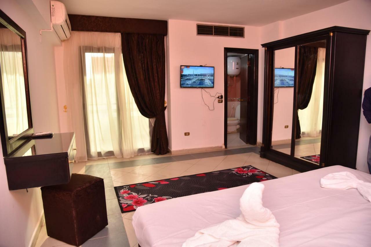 Royal Pyramids Hotel Кайро Екстериор снимка