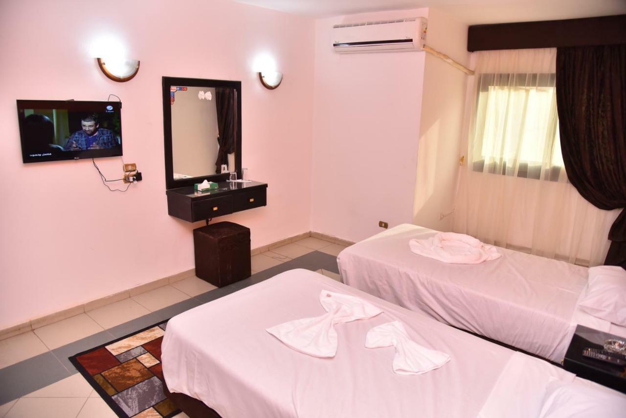 Royal Pyramids Hotel Кайро Екстериор снимка