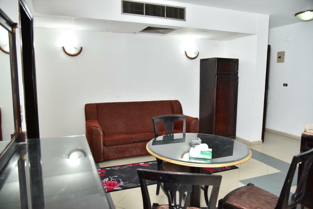 Royal Pyramids Hotel Кайро Екстериор снимка