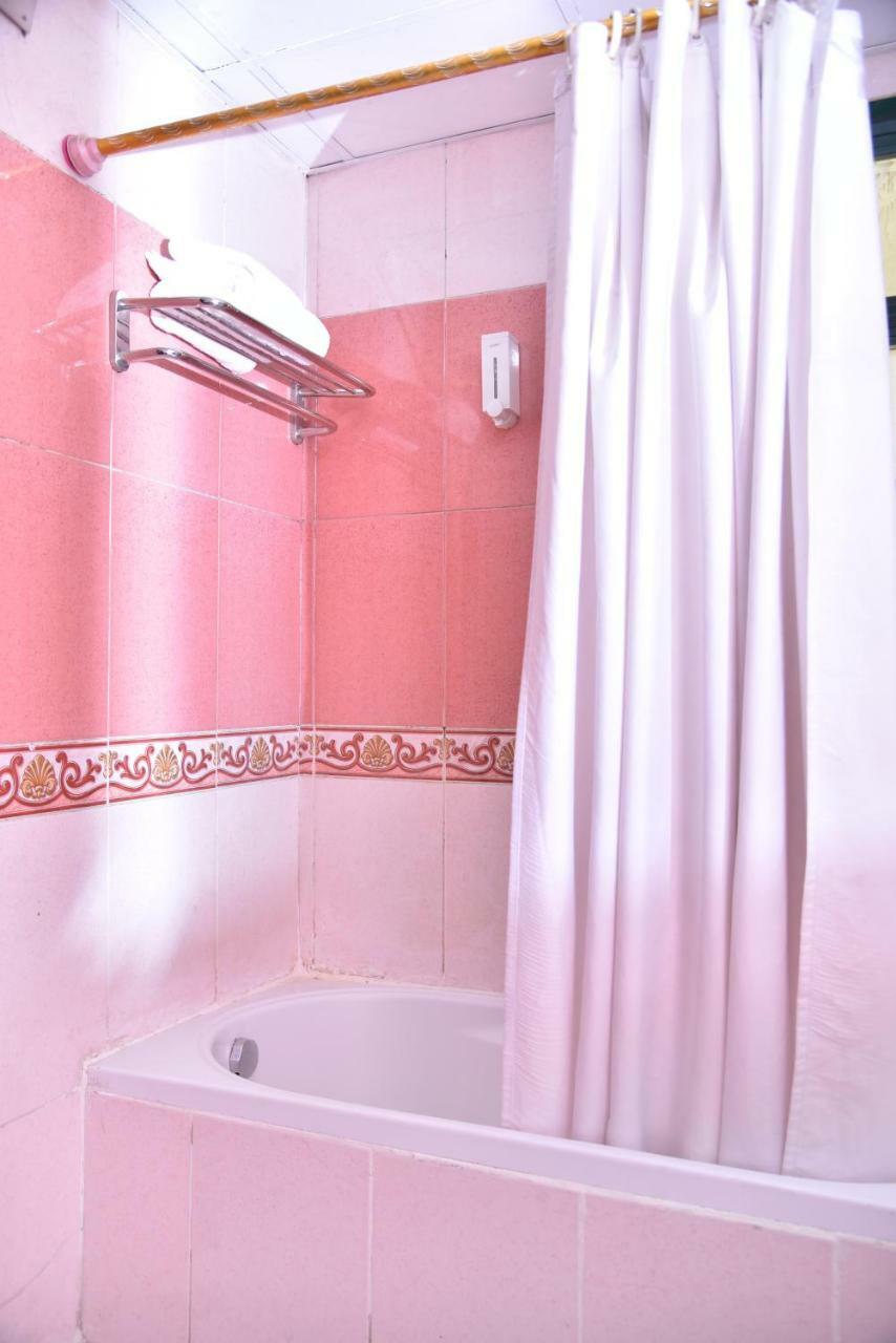 Royal Pyramids Hotel Кайро Екстериор снимка