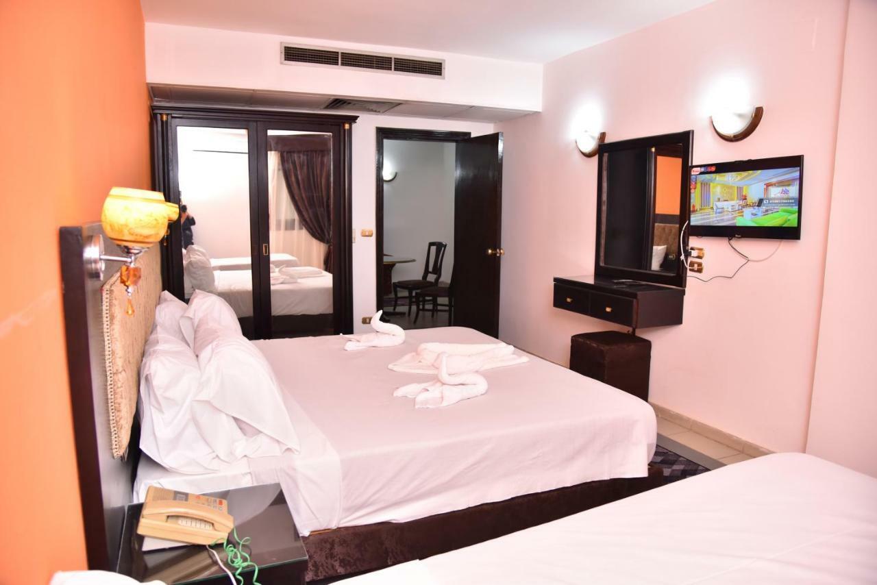 Royal Pyramids Hotel Кайро Екстериор снимка