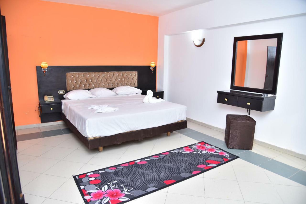 Royal Pyramids Hotel Кайро Екстериор снимка