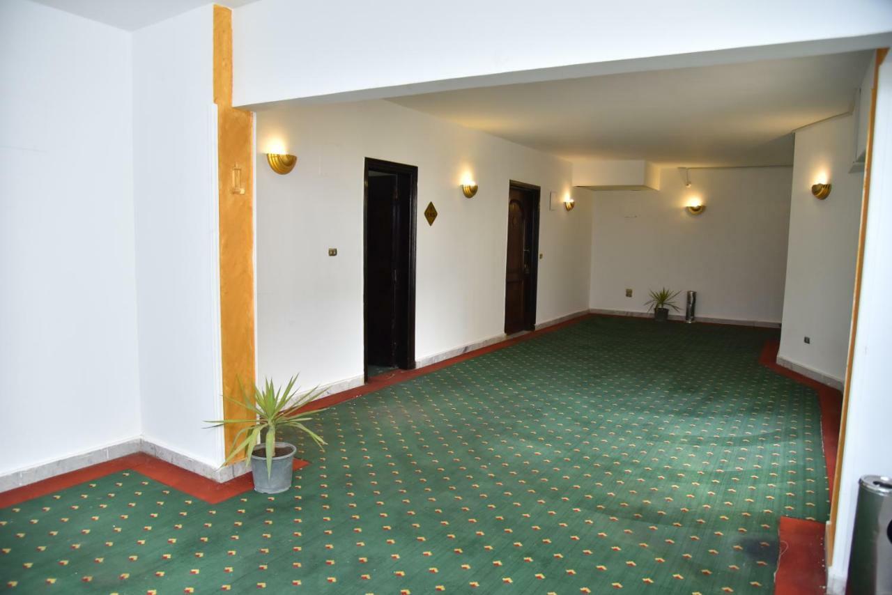 Royal Pyramids Hotel Кайро Екстериор снимка