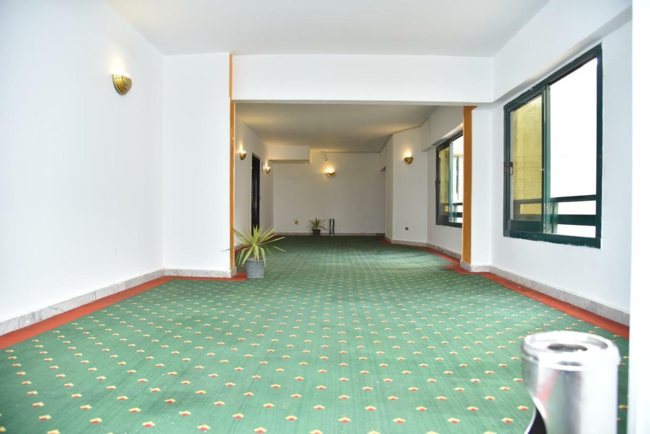 Royal Pyramids Hotel Кайро Екстериор снимка