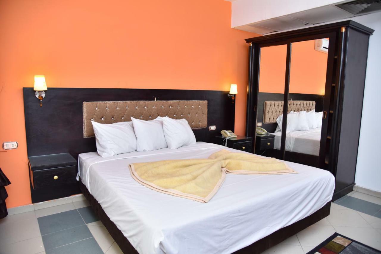 Royal Pyramids Hotel Кайро Екстериор снимка