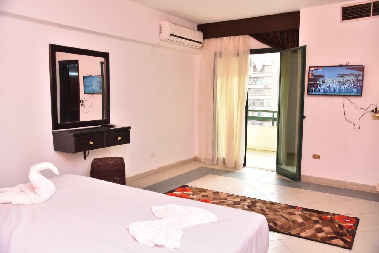 Royal Pyramids Hotel Кайро Екстериор снимка